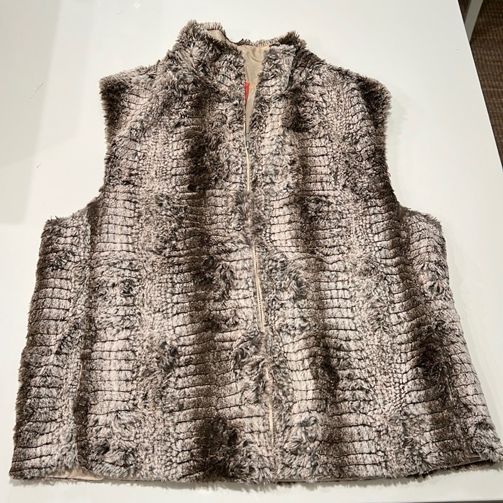 Faux fur vest size small